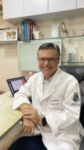 Dr. Leonardo Bezerra apresenta técnica com pele de tilápia em aula aberta no Rio