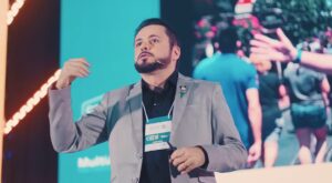 Fortaleza recebe imersão inspirada no jeito Disney e promete transformar o atendimento no Ceará