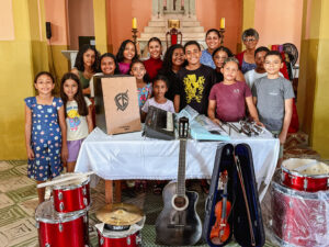 Natal Solidário da Sicredi Veredas apoia projeto musical em comunidade de Pindoretama