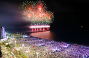 Abertura de show do cantor Waldonys terá espetáculo de paraquedistas no céu do Aterro da Praia de Iracema