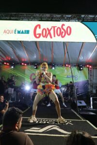 Vitória Fernandez embala o Carnaval com carisma, energia e shows que prometem surpreender