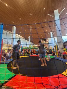 Férias sem tédio: Shopping Eusébio transforma janeiro em um grande mês de diversão para crianças