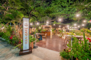 No clima das férias, restaurantes do Grupo Illa unem gastronomia e música na beira-mar em programação do fim de semana