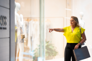 Com descontos de até 70% e mais de 200 prêmios instantâneos, shoppings RioMar em Fortaleza lançam a LIQUIDASHOW