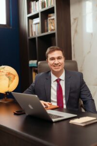 Paralisação dos canais do INSS expõe fragilidade no acesso a direitos previdenciários e acende alerta jurídico