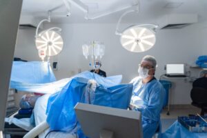 Avanços da cirurgia robótica ampliam precisão no tratamento de câncer de rim e bexiga