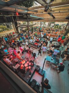 Turatti aposta na diversidade musical e amplia programação semanal