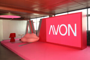 Em relançamento histórico em São Paulo, Avon inaugura DNA de “Femtech” para toda sua operação na América Latina