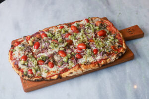 Pizza romana do DOC une tradição italiana, fermentação de 72 horas e crocância artesanal