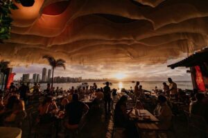 Esttaleiro e Aperol se unem em temporada especial para transformar o sunset de Fortaleza em experiência sensorial