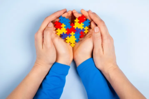 Famílias atípicas: Instituto Revoar lança grupo gratuito de apoio a famílias de pessoas autistas