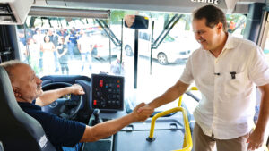 Prefeitura inicia entrega de novos ônibus que vão modernizar a frota de Fortaleza; 120 veículos serão incorporados até o fim de 2026