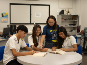 Modelo de ensino pode influenciar procrastinação e desempenho de estudantes, aponta especialista