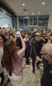Rayssa Buq reúne multidão em inauguração de quiosque da Buq Care no North Shopping Fortaleza