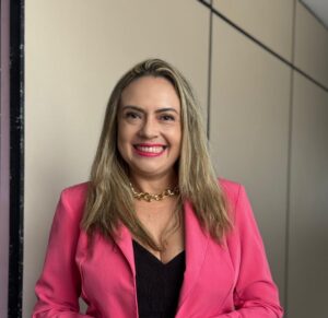 Mônika Vieira ministra palestra sobre marca pessoal e vendas na Amcham Ceará