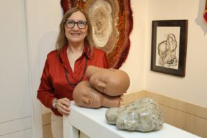 Jacinta Cavalcante abre o ciclo de exposições 2026 do TCE-CE com a mostra “Onde moram as lembranças”