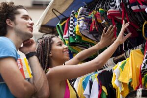 Copa do Mundo deve levar quase 100 milhões de brasileiros às compras, aponta pesquisa CNDL/SPC Brasil