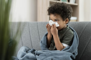 Com alta de casos respiratórios no Ceará, especialista orienta quando sintomas infantis exigem pronto-socorro