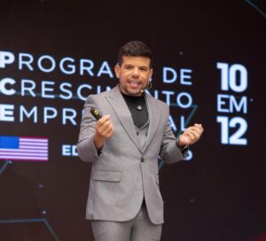 Ramon Pessoa leva inteligência comercial ao palco internacional em Orlando durante programa da Febracis