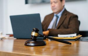 Prompt injection: entenda a prática que pode manipular a inteligência artificial para burlar processos judiciais