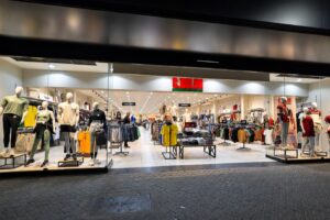 Centro de Fortaleza ganha novo impulso com reinauguração da maior loja da C.Rolim Moda