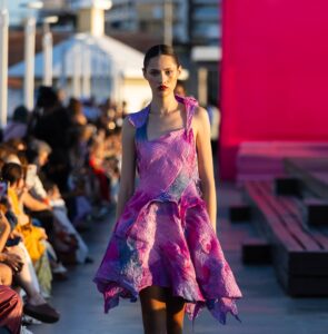 Desfile de Lino Villaventura na Ponte dos Ingleses e show de Fernanda Abreu encerram edição histórica do DFB Festival que celebrou os 300 anos de Fortaleza