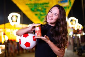 Com túnel junino, mirante panorâmico e experiências interativas, Brahma celebra encontro entre São João e Copa do Mundo em Maracanaú
