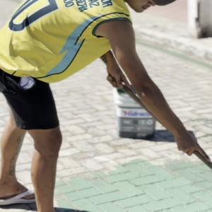 Tradição de pintar ruas mobiliza comunidades e colore cidades durante principal torneio do futebol mundial