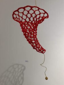 Vila das Artes abre 20 vagas para oficina gratuita “Crochê Contemporâneo e Muralismo”