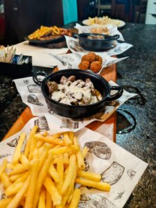 Turatti apresenta novo momento da marca e reforça experiência de gastrobar e parrilla em Fortaleza