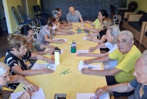 Eu faço um luto de mãe viva”: avanço do Alzheimer reacende debate sobre impacto emocional da doença e importância do cuidado especializado