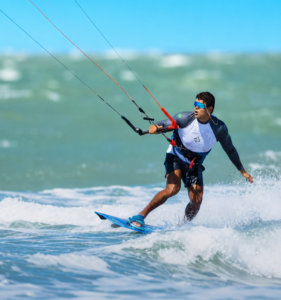 Temporada dos ventos transforma Preá em destino mundial do kitesurf e experiências de bem-estar