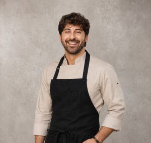 Chef Felipe Caputo apresenta técnicas de cozinha ao vivo no Festival Costume Gourmet