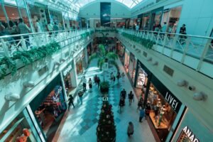 Bazar Etiqueta Amarela impulsiona varejo com descontos de até 70% no Iguatemi Bosque