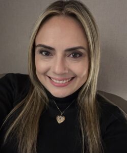 Mônika Vieira debate estratégias de posicionamento e reputação em workshop voltado à área da saúde