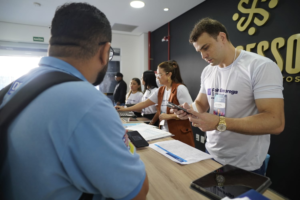 SEST SENAT promove a Feira Emprega Transporte no RioMar Kennedy com oportunidades para quem está à busca de trabalho
