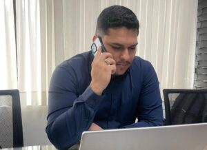 Milhares de microempreendedores ultrapassam o limite de faturamento sem perceber e podem enfrentar cobranças retroativas, multas e mudanças tributárias