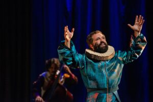 Fenômeno O Céu da Língua de Gregorio Duvivier retorna a Fortaleza em julho