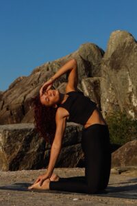 ibis Fortaleza Praia de Iracema promove manhã de yoga e café da manhã saudável nesta sexta-feira (14)