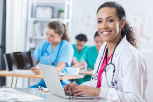 Unimed Fortaleza lança primeiro MBA semipresencial em Inteligência Artificial aplicada à Saúde no Ceará