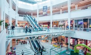 Fortaleza Liquida movimenta Shopping Parangaba com sorteio de carro, caminhão de prêmios e vale-compras