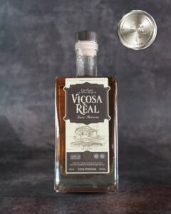 Cachaça cearense conquista Double Gold e Prata em competição internacional na Ásia e chega a 22 prêmios