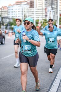 Vai correr uma meia maratona ou maratona? Ortopedista dá dicas para cuidar do corpo após a prova