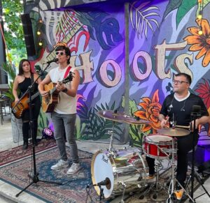 Grupo Brisa Certa faz show ao vivo neste domingo (6) na Vila Azul do Mar
