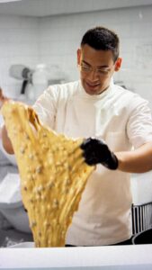 Premiados Brunno Malheiros (CE) e Diego Lozano (SP) fecham parceria para curso exclusivo de panettone em outubro