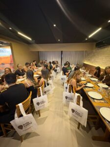 Rota das Falésias promove destinos do litoral cearense para agentes de viagens em Teresina
