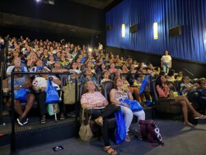 Com ingressos esgotados, 1ª edição do Cine Crochê no Ceará reuniu gerações no Shopping Benfica
