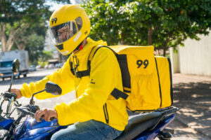 Aplicativos geram 58% das vendas por delivery, mas operação física dos restaurantes não acompanha avanço digital