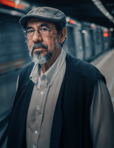 Adriano Espínola lança livro “Ave nave do dia” e ministra masterclass gratuita na Biblioteca Pública Estadual do Ceará