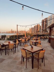 Riva Bar de Praia promove evento com open food e open bar em Fortaleza com chefs convidados e atrações musicais